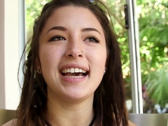 Dreadlock babe deepthroats and rodsucking