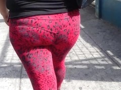 Veterana Chuletuda de Leggins Rojos Atigrados Sabrosa