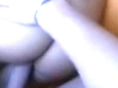 Il masse les belles fesses de sa nana et la baise