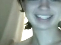 Jeune super belle suce son mec qui est ob�se