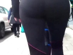 Runners ass in yoga pants