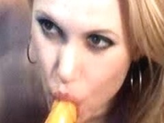 Homemade masterbation porn shows me dildoing myself