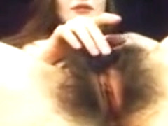 Chatte bien poilue masturbation webcam