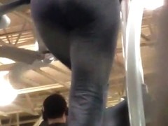 Perfect ass on her!! Booty meat vid #1