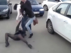 Russian chicks getting into a crazy fight