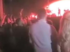 Blowjob in the middle of the concert