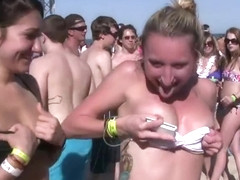 Flashing At The Beach - Hot Babes Go Wild