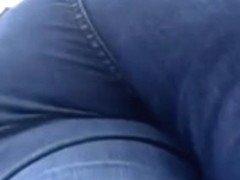 Coroa cuzuda no telefone publico