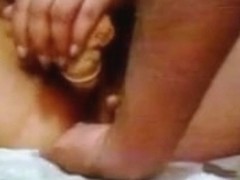 Comiendo sex toy y mamando polla