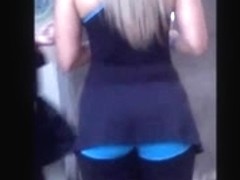 Promotora gata loira