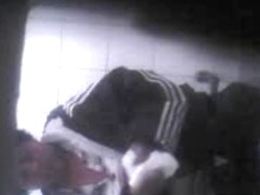 Espiada en el sanitario