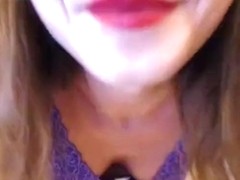 Webcam milf blonde KissLilly fucks her pussy fingers