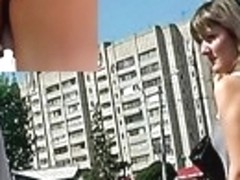 Blond bimbo flashed her uspkirt butt