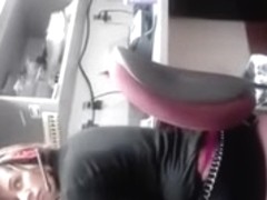 se saca la tanga en la oficina