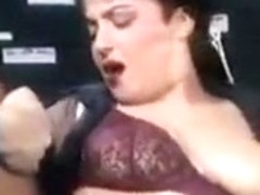 Sekretaerinnen Fickschlampe kriegt den Hammer in die Fotze