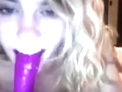 Hot blonde hoe toys her sweet pussy in close up action