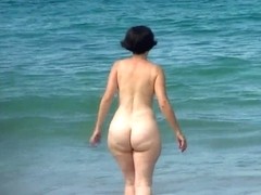 stunning pawg mature pear beach ass