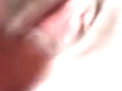 Blonde rase les poils de sa chatte