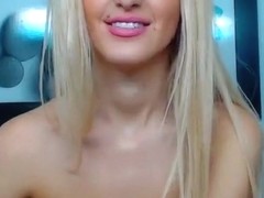 Cute webcam babe CoochieSquirt4U fingering pussy