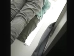 Cabine essayage autre jeune en culotte