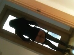 Mi mujer recibiendo a un amigo