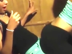 Juicy Ass Brunette Camgirl Fingering On Webcam