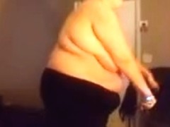 Overweight wife playing just dance - CassianoBR