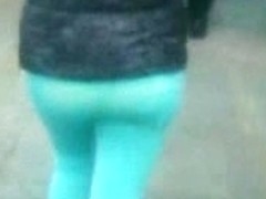 Nalgona riquisima en pants verde