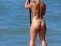 Powerful zoom in thong bikini girl !