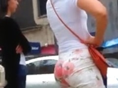 NALGONA CULOTE FLOREADO EN LA CALLE