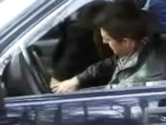 Bourgeoise francaise suce des hommes sur parking