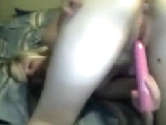 pretty teen camgirl toys her pussy on webcam