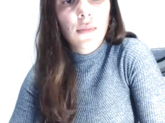 Nena mirando verga y muestra la vagina