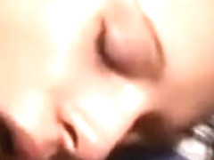 Un vrai orgasme amateur pendant la levrette