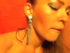 vikkifly playing with pussy