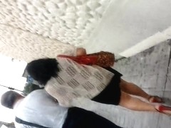 Chaparrita madura en vestido corto II