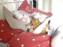 Nice girl nude playing with her pussy