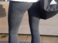 Petite fesses en leggings