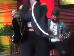 Perlla cantora muito gostosa