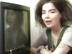 Amazing icelandic teen talking about her TV.