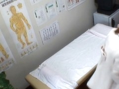 Hidden cam sex clip with masseur packing his teen client