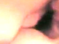 Une anglaise suce longuement son copain qui �jacule