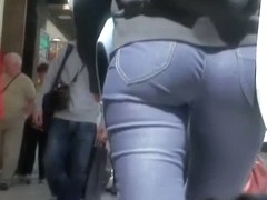 Street candid video of a fitty walking ass and pussy in tight jean shorts