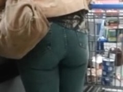 Candid Public - Big MILF Ass in Tight Jeans at Cooler