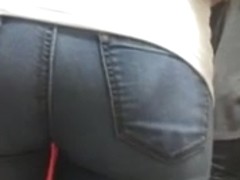 TIGHT AND ROUND COLLEGE GIRL ASS IN JEANS HIDDEN CAM