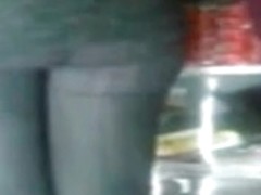 espiando cola en el bazar