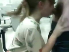 Amateurs fuck in the school