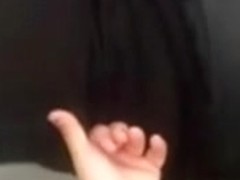 An der Bushaltestele geilen Arsch angewichst