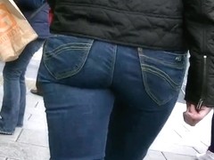 Walking in tight jeans (candid)