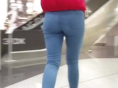 Hot ass in the mall
